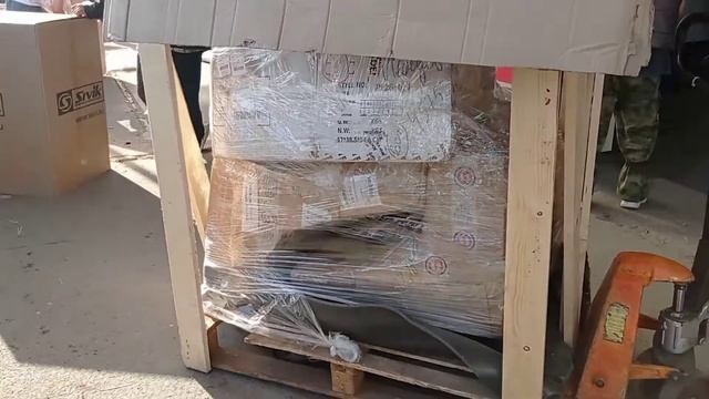 Долгожданные кожаные сиденья на Тойота. И капот птица на Ниссан.