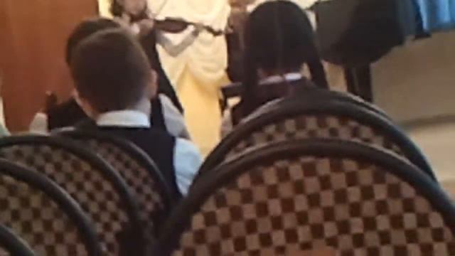 Диляра 7 лет, играет на скрипке