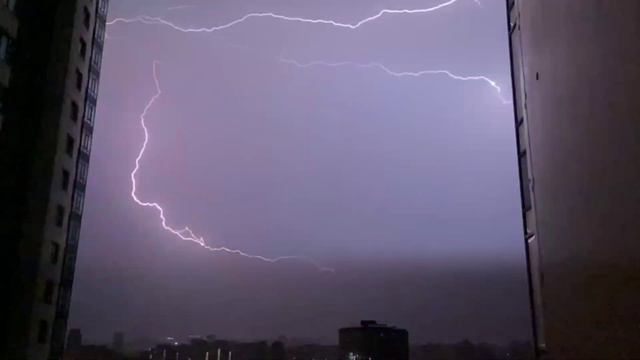 очень СИЛЬНАЯ и красивая молния #молния #молнии #гроза #funny #blogger #blog #погода #сми  #новости