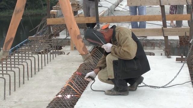 Последняя балка автомобильного моста