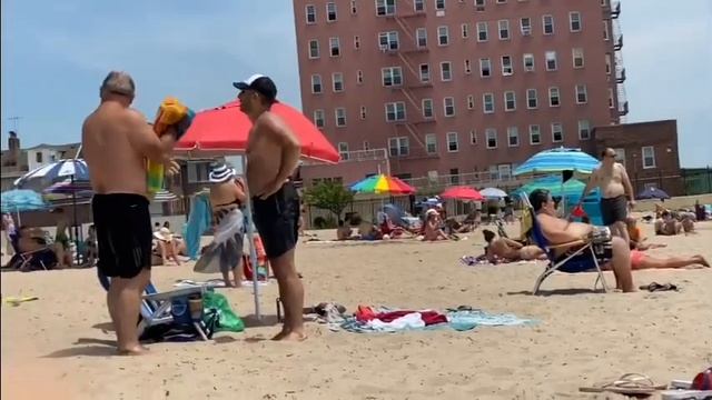 New York Brighton Beach Ocean People Relaxing #ocen #beach #Brightonbeach