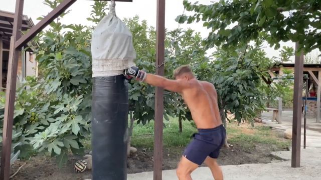 Первый спарринг с грушей спустя 4.5 месяца  ( после перелома ноги )