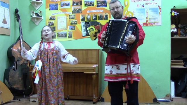 Коновалова Дарина Поставила ведерочки на ляду - плясовая песня Московской области
