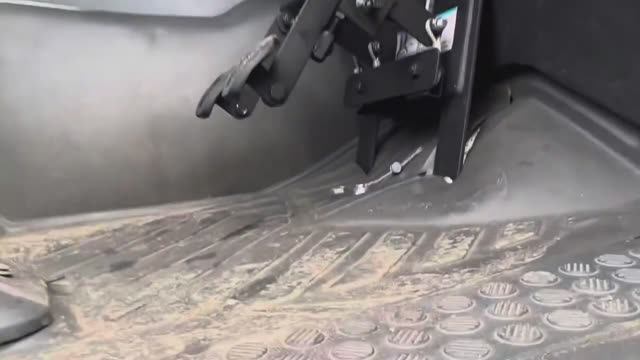 Установили педали справа на КАМАЗ )))