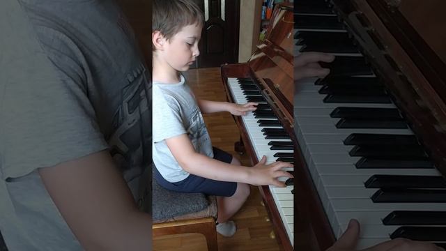 Гамма Ми Мажор ученик 1 класса Шаронов Борис - Gamma In E Major