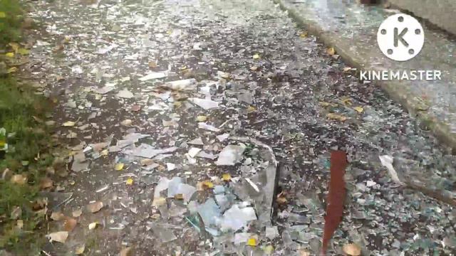 Славянск. Стекла под ногами