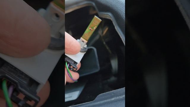 датчик температура где находится Skoda Octavia a5 1,8TSI