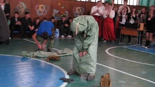 Одевание защитных костюмов