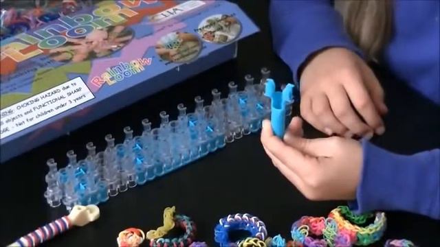Как плетутся браслеты из резинок Rainbow Loom 17