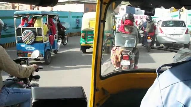 Поездка на моторикше в Индии