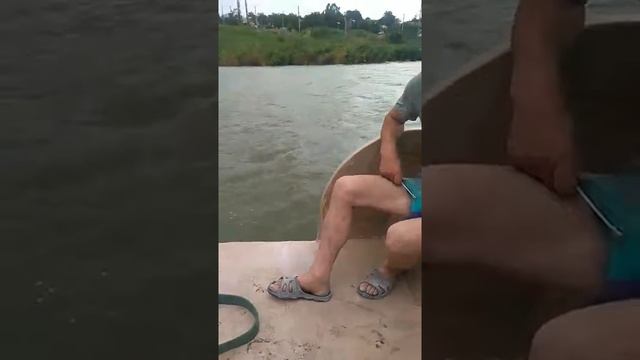 Понтон самоходный  непотопляемый композитный .длина 4м ширина 2.3 вес 500кг.на электрическом ходу.