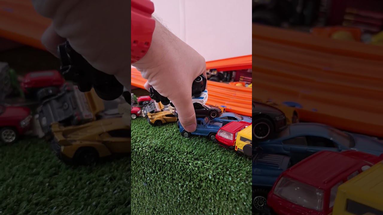 Взрослая Гонка BMW против Mercedes Gelandewagen, Audi R8 и антигелик