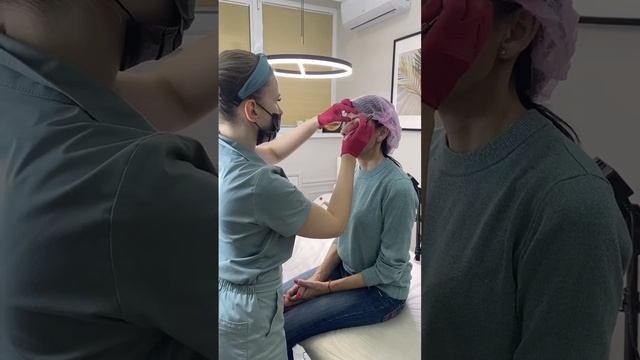 Перманентный макияж бровей в процессе. Видео с процедуры.