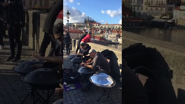 Необычная музыка на фоне Пражского Града