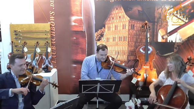 2015 Frankfurt Musikmesse Trio Mit Baby Violin 1/2