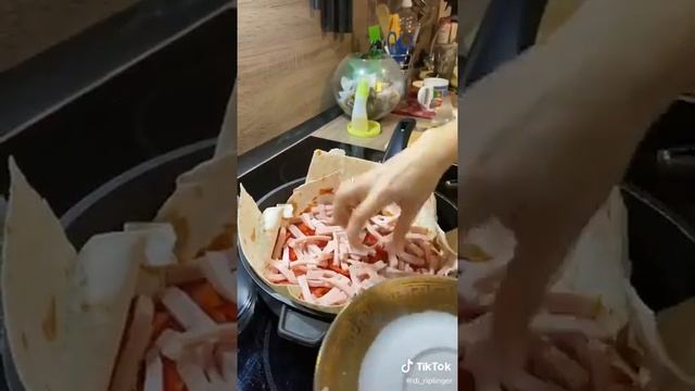 Пирог пицца на сковороде. Ням-ням. Рецепт.