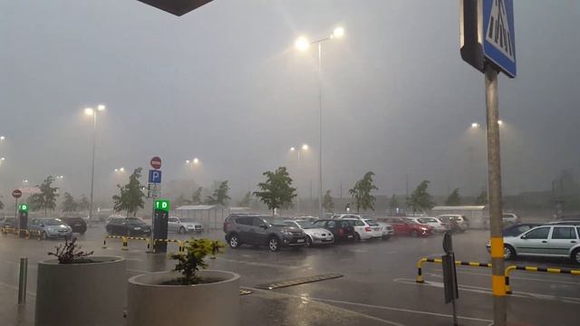 08.06.2020 Рига гроза (днем как ночью)