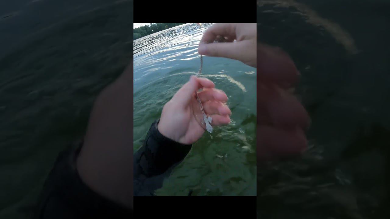 Мне поперло, целый крест с цепочкой!!! сезон воды #металлоискатель #metaldetecting #deus