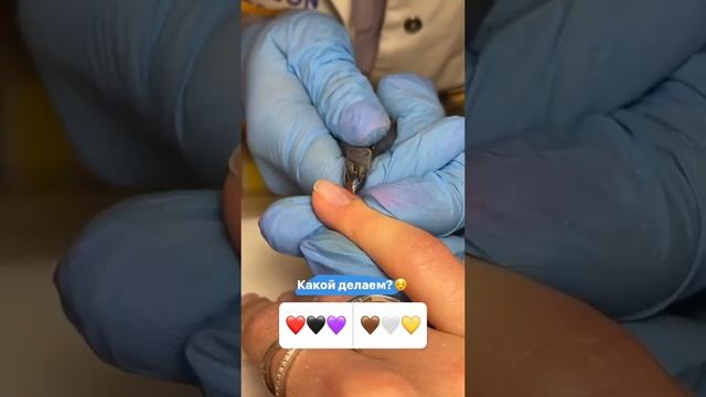 Маникюр в салоне красоты 