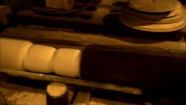 Точёная  стойка для цветов . Пробуем токарный по дереву..mp4