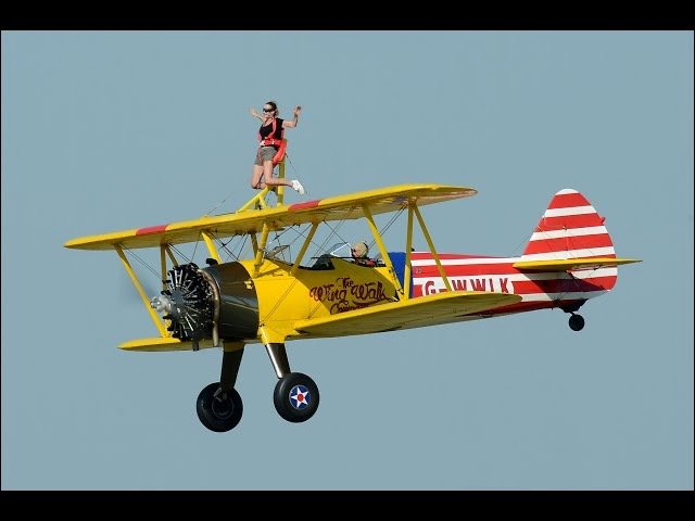 Винг-вокинг (Wing-walking) - экстремальная прогулка по крылу самолета.