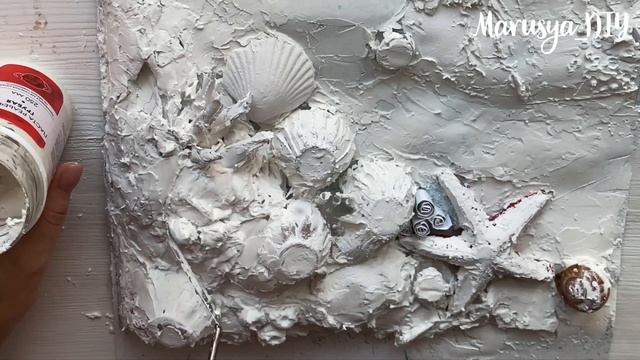 Объемная картина из мусора ?
