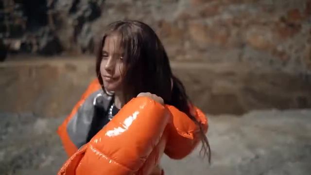 Демисезонная куртка для девочки G'n'K С-713 апельсин