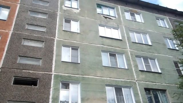 В Евсино разрушается стена пятиэтажки