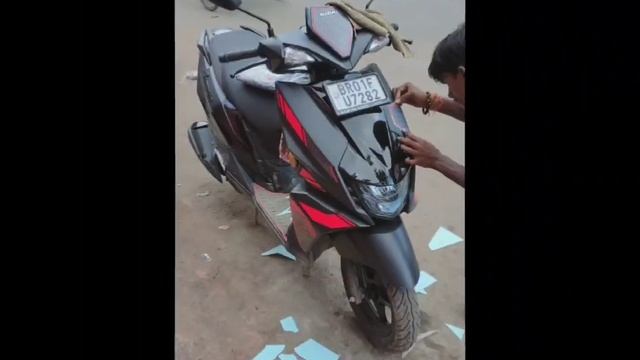 Suzuki Avenis Stickering