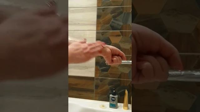 Dolce Milk Milk Touch масло- молочко для снятия макияжа.