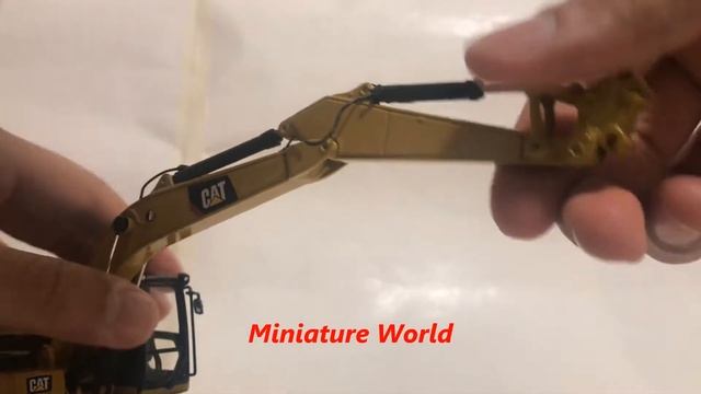 CAT 323 Next Generation - Hydraulic Excavator  - Diecast Masters - N. 85571 [1:50]