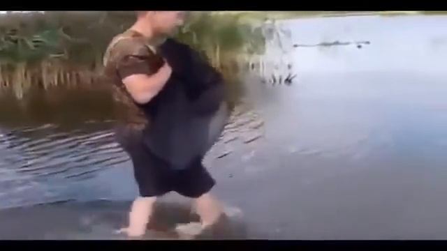 Поймал возле чернобыля огромную рыбу