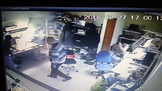 Замена вздутого аккумулятора ( Maxom ) IPhone 5s взорвался