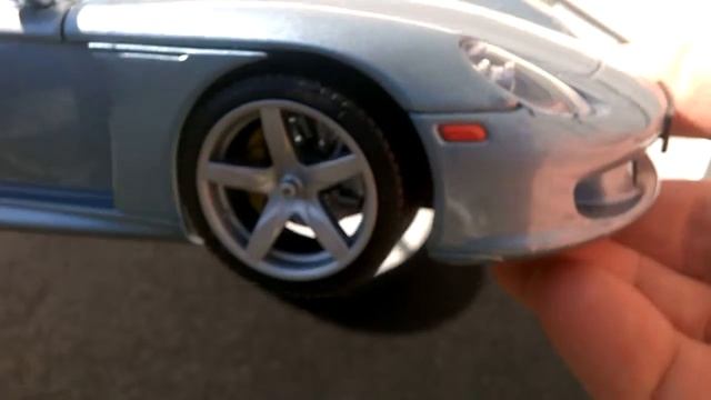 Review Of A 1:18 Scale 2006 Porsche Carrera GT--Motor Max