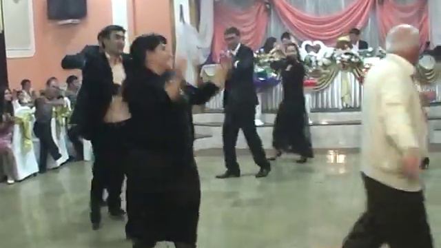 21.04.2010.Танец:тярсбар.Зюрзелли-Девришевы,Гулахмедовы,хыртызли-Мазлумовы,йохарки Ошорали-Туртуров