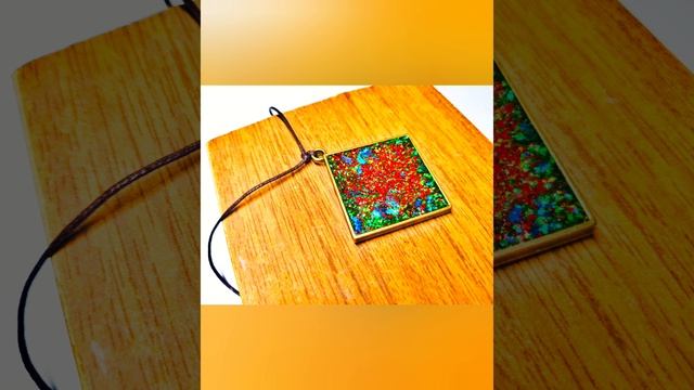 Кулон из эпоксидной смолы 