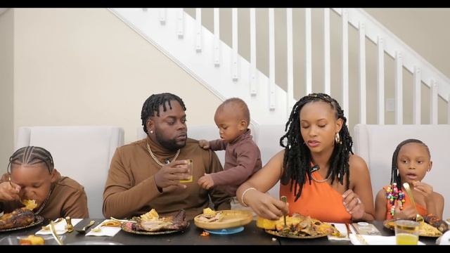 RUINED THANKSGIVING MUKBANG (JERK TURKEY WINGS, HONEY BUTTER CORNBREAD, MAC N CHEESE) QUEEN BEAST
