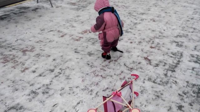 Чадо с коляской.