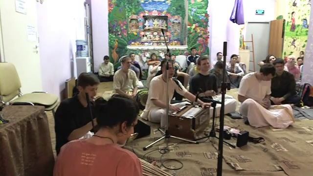 2014.06.09-10, Пн-Вт. - СПб, КЦ Гаура. 11-я луна, Пандава Экадаши. Киртаны