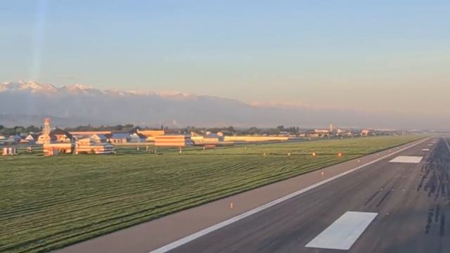 Алматы Ан-225 МРИЯ. Взлет самого большого самолета в мире.  Видео из кабины экипажа.