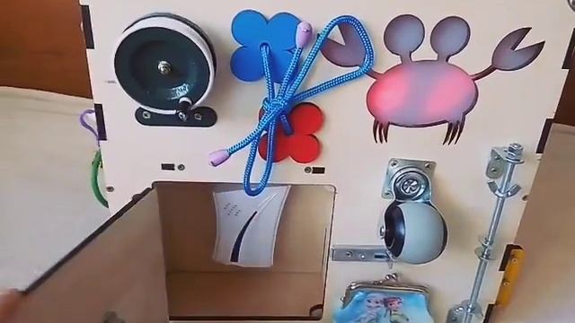 Бизибокс. Развивающая доска Монтессори в кубе