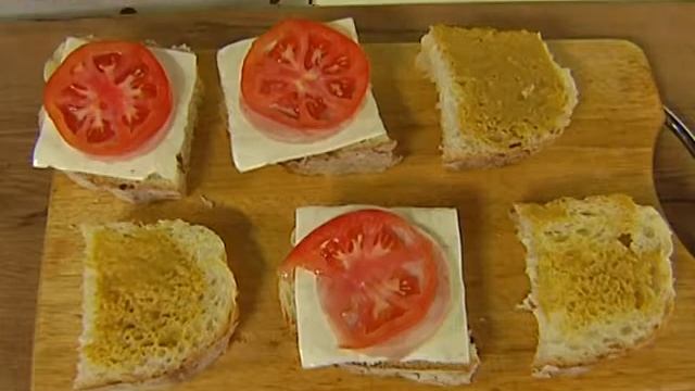 Что Есть. Панини с ветчиной и сыром