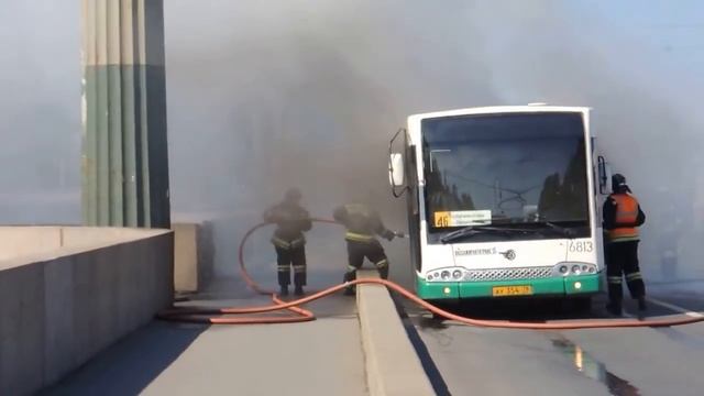 Пожар автобуса на мосту 22 июня 2013, Санкт-Петербург