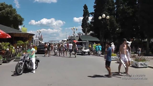 Торговая площадь в Алуште