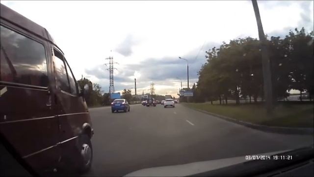 Дибил на дороге АЕ4986АА.