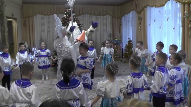 ДО Сказка Новогодний утренник в группе 8
