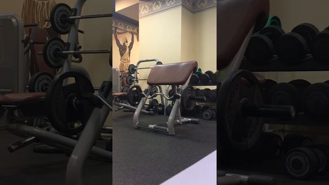 Спорт Качалка СПБ.качаем руки в станке.