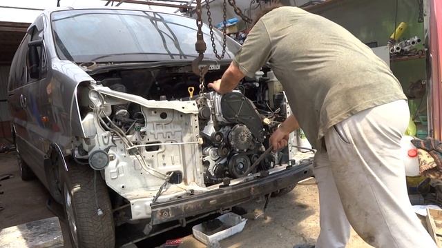 Установка двигателя D4CB Hyundai StarexH12005
