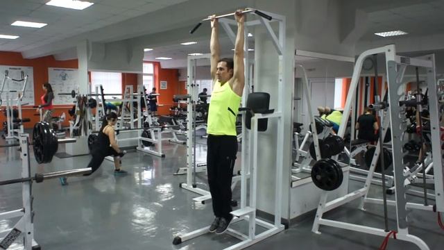 Подъем коленей в висе