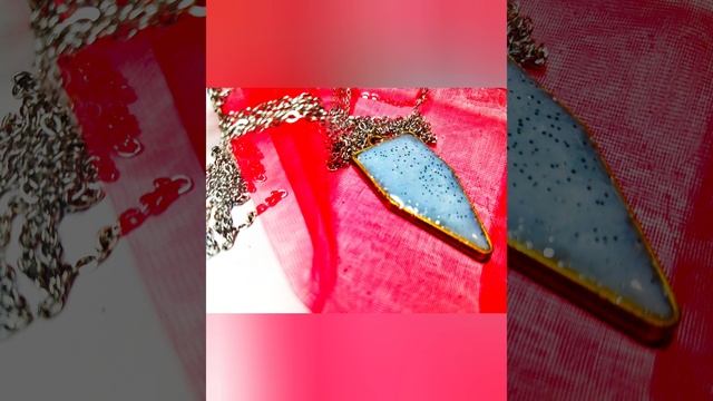 Кулон из эпоксидной смолы 